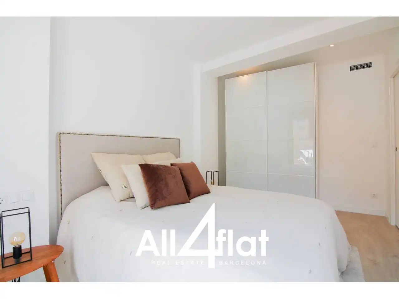 Bedroom of Flat for rent in Barcelona  with Air Conditioner, Heating and Parquet flooring