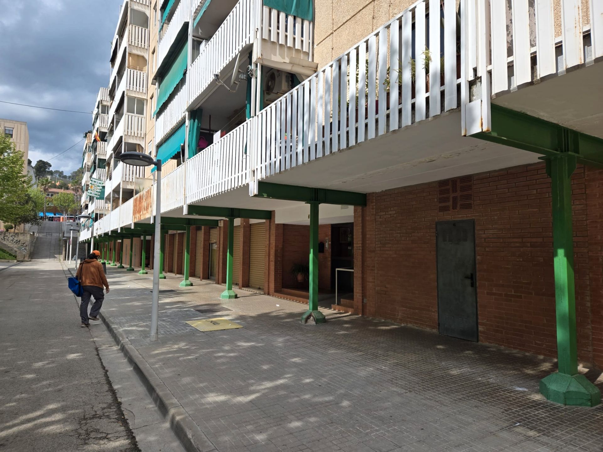 Vista exterior de Pis en venda en Sant Andreu de la Barca amb Balcó i Alarma