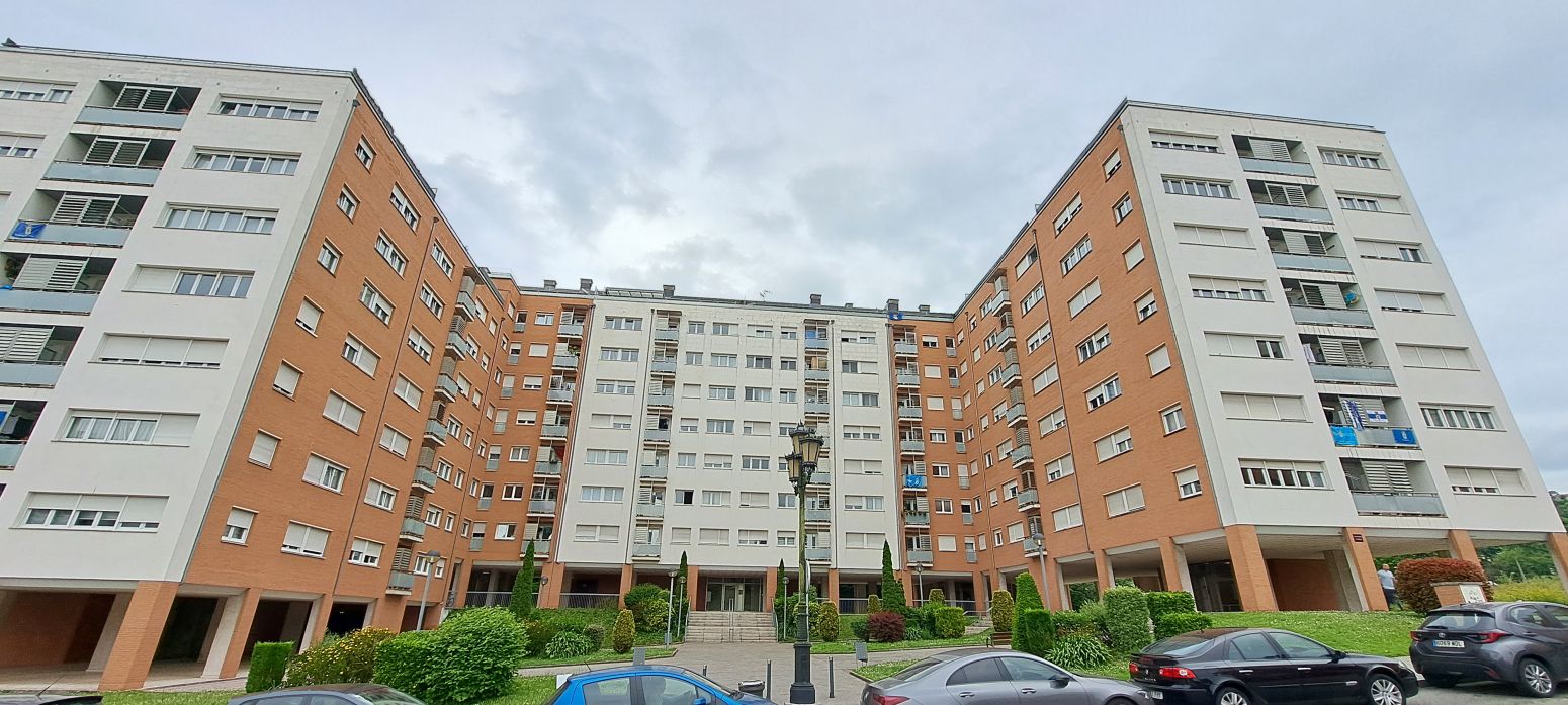 Exterior view of Flat for sale in Oviedo   with Heating, Private garden and Parquet flooring