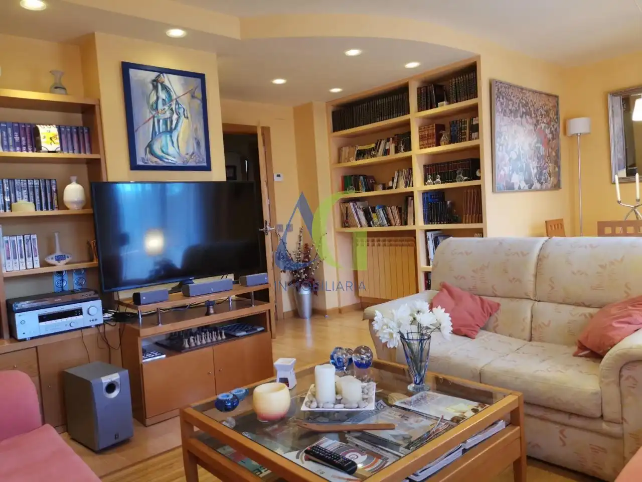 Sala de estar de Piso en venta en León Capital  con Calefacción, Parquet y Terraza