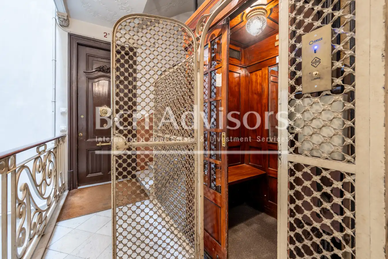 Piso con terraza en venta en Carrer de València, imagen 53
