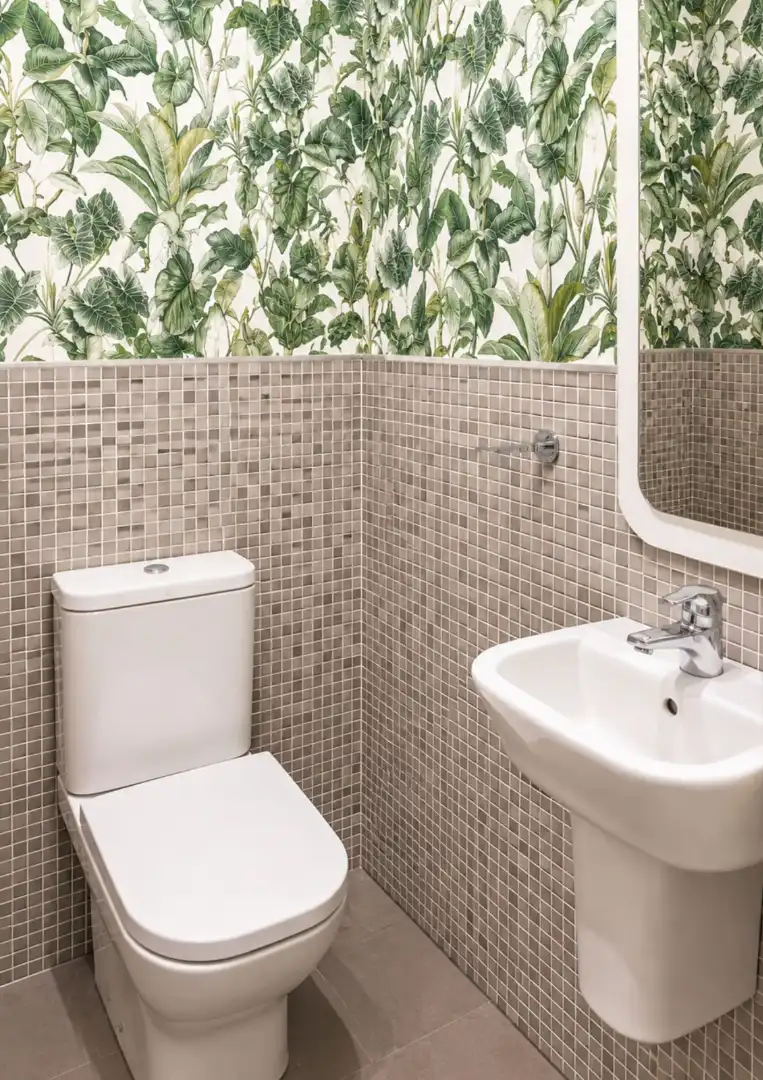 Badezimmer von Einfamilien-Reihenhaus zum Verkauf in Las Ventas de Retamosa mit Klimaanlage, Heizung und Privatgarten