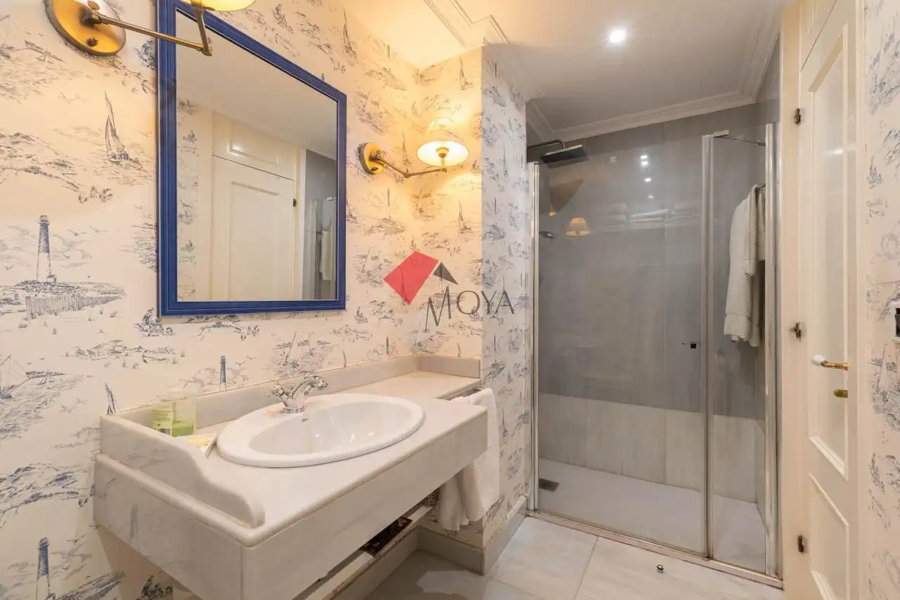 Badezimmer von Wohnung zum Verkauf in Vigo  mit Heizung, Parkett und Abstellraum
