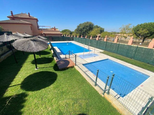 Piscina de Apartamento en venta en Islantilla con Terraza y Amueblado