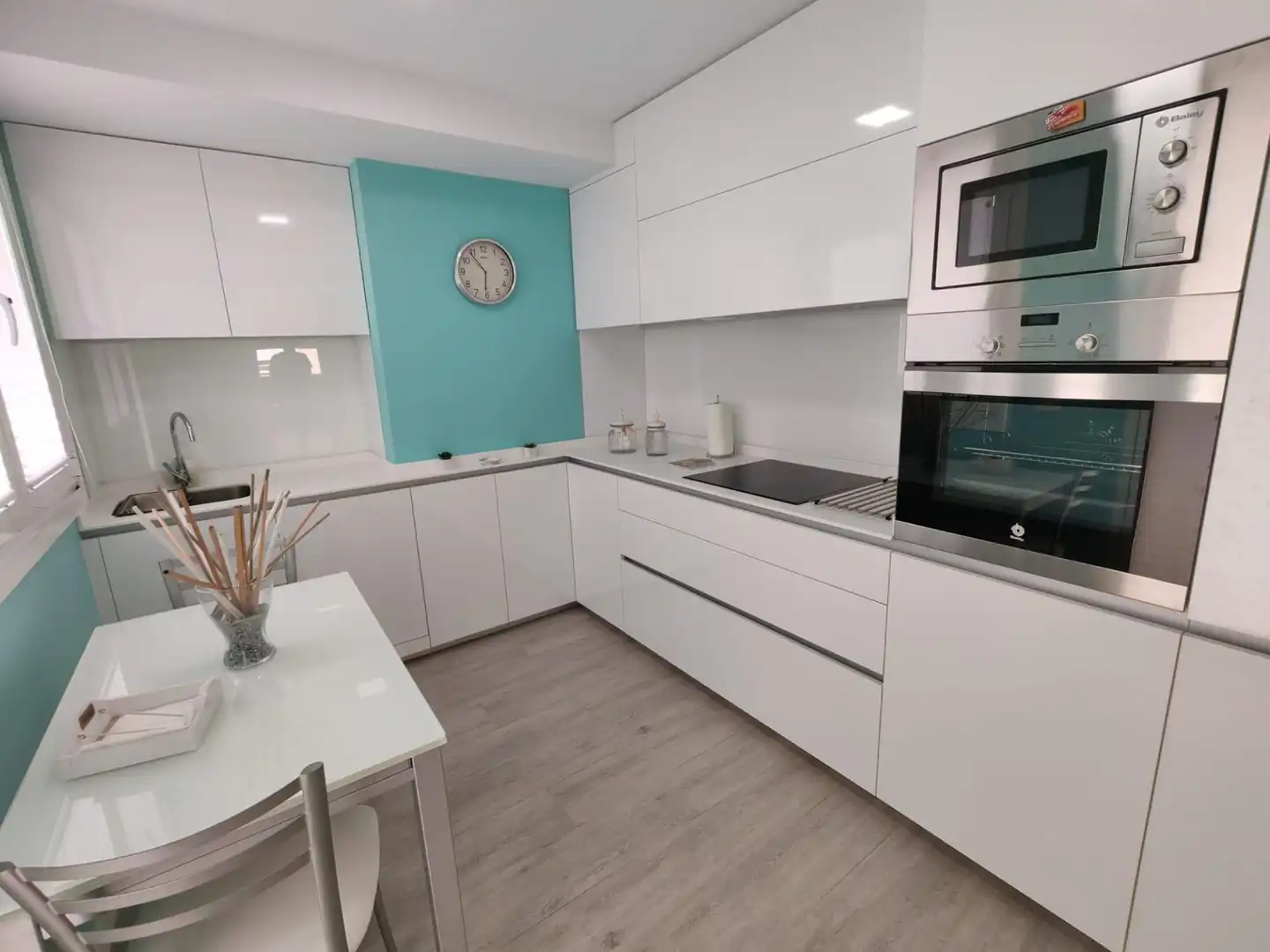 Kitchen of Flat for rent in Vigo   with Heating, Terrace and Storage room