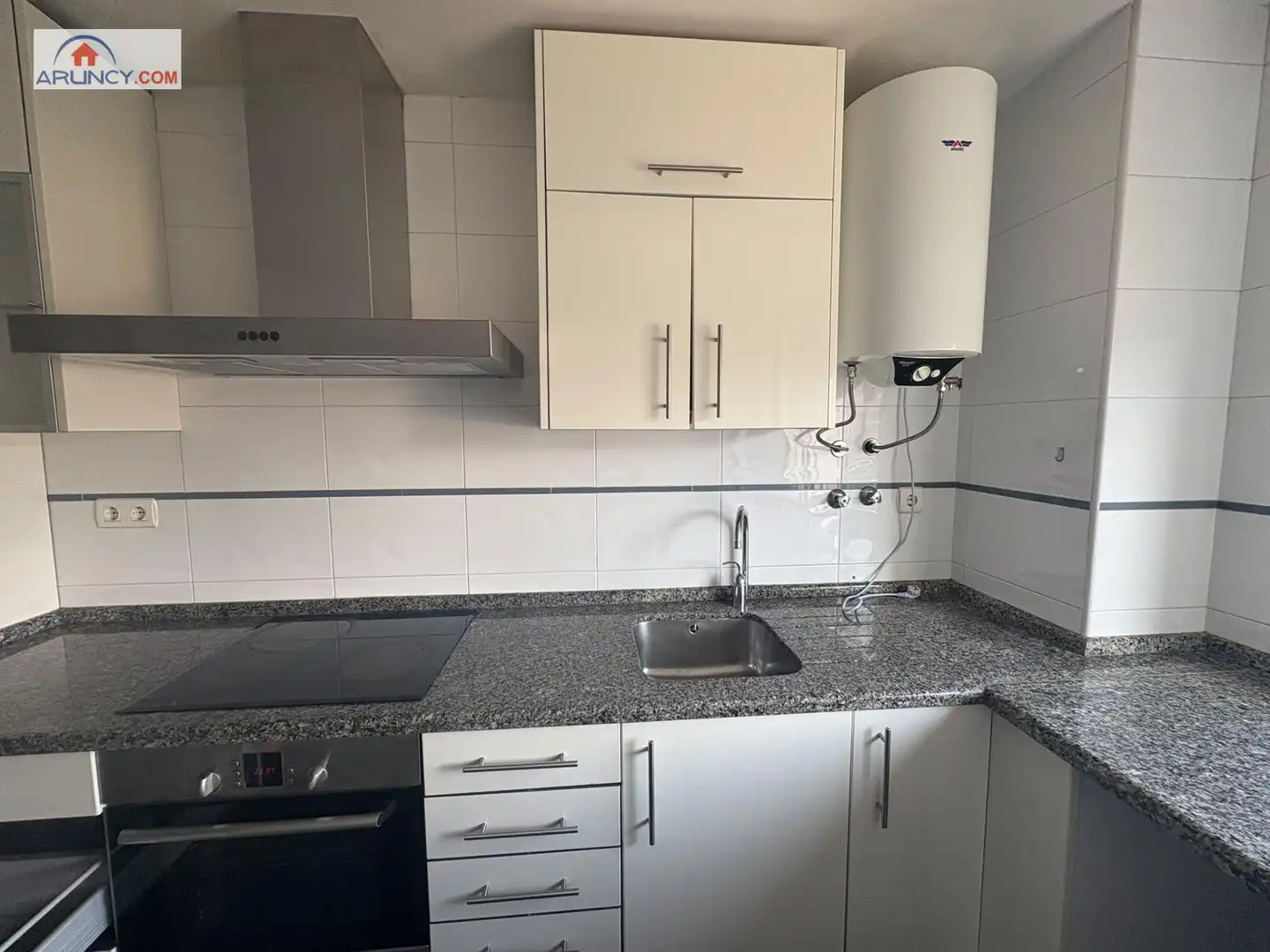Flat with lift to rent in San Pablo - Santa Justa, imagen 3