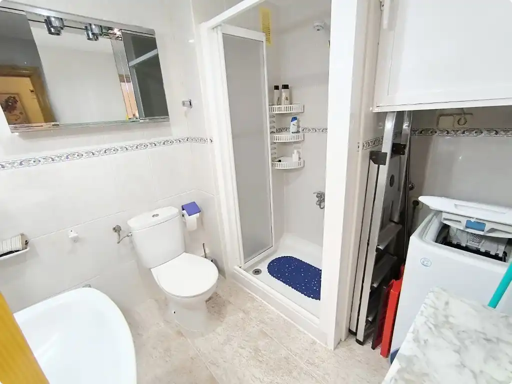 Badezimmer von Wohnung zum Verkauf in Bellreguard mit Balkon und Gemeinschaftspool