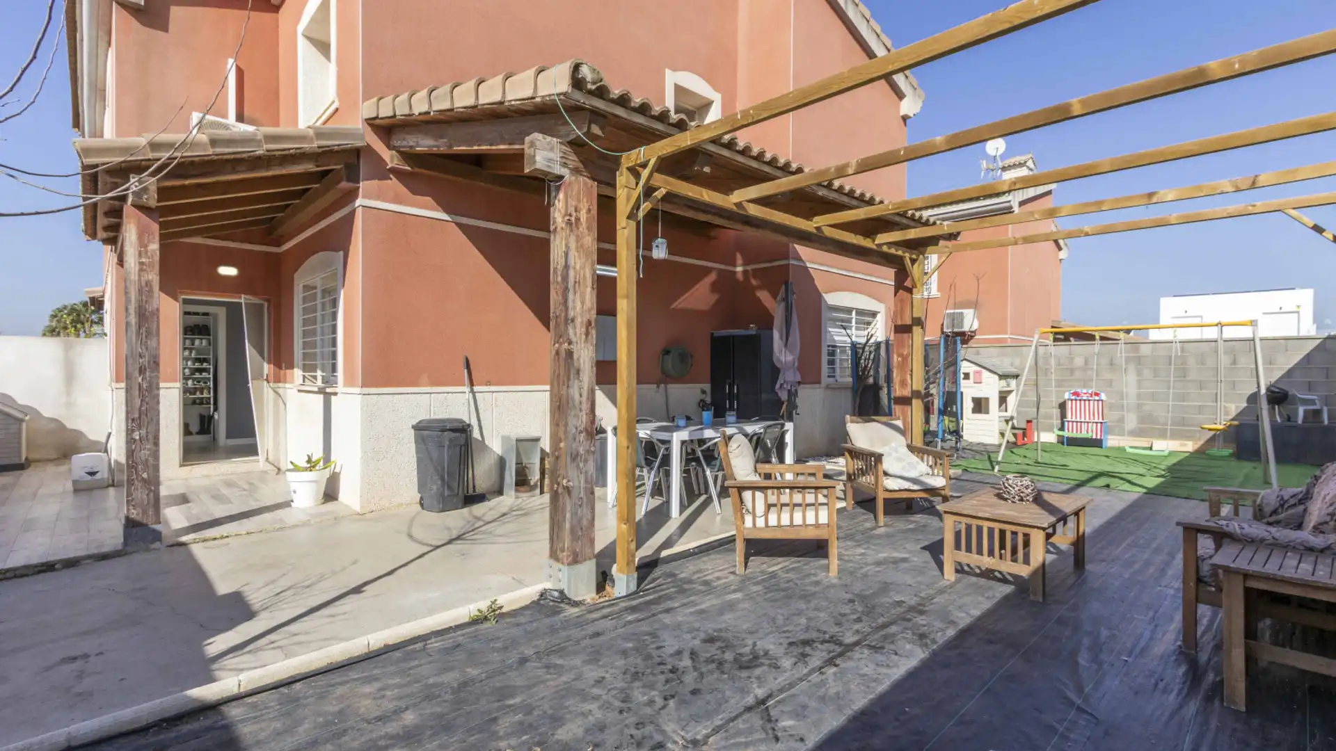 Terraza de Casa o chalet en venta en La Pobla de Vallbona con Aire acondicionado, Calefacción y Jardín privado