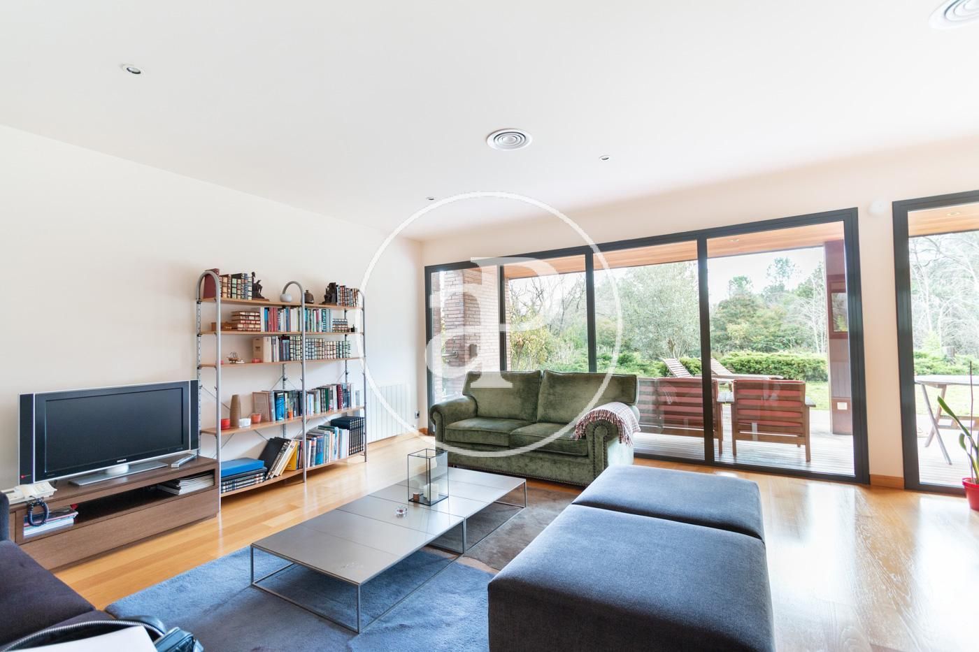 Living room of House or chalet for sale in Sant Cugat del Vallès  with Air Conditioner, Heating and Private garden