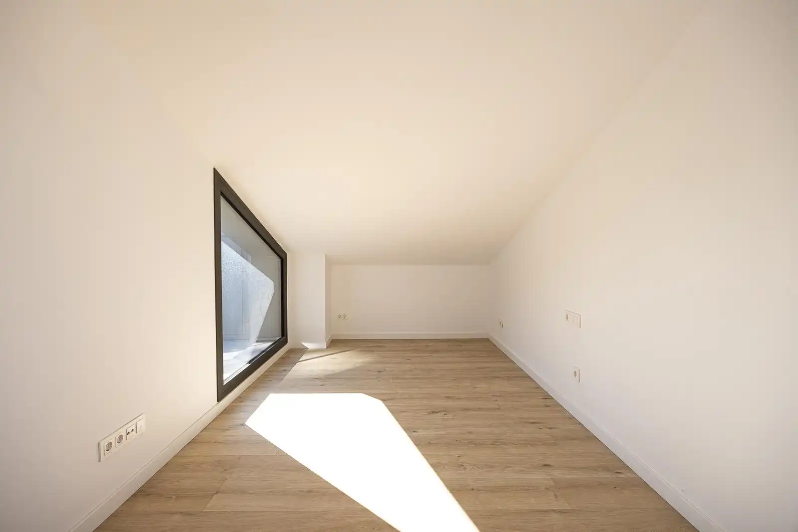 Habitación de Dúplex en venta en Tiana con Aire acondicionado, Parquet y Terraza