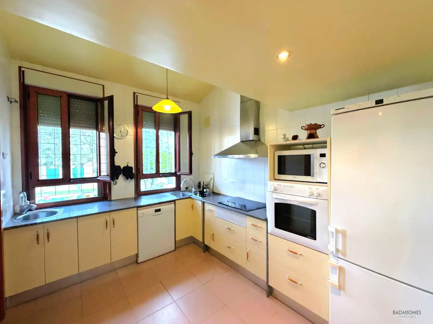 Cocina de Casa o chalet en venta en Badajoz con Aire acondicionado, Calefacción y Jardín privado