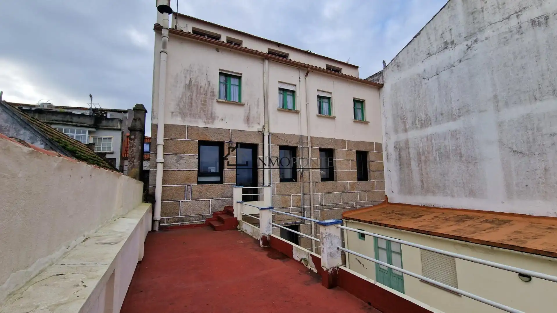 Vista exterior de Casa adosada en venda en O Grove   amb Calefacció, Jardí privat i Traster