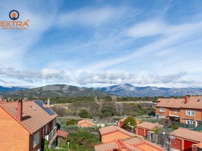 Vista exterior de Pis en venda en Collado Villalba amb Calefacció, Jardí privat i Terrassa