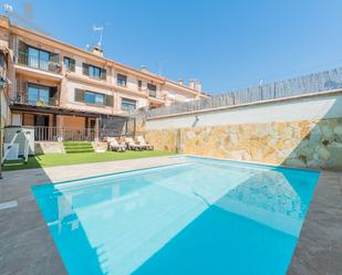 Piscina de Casa adosada en venda en Navalcarnero amb Aire condicionat, Terrassa i Piscina