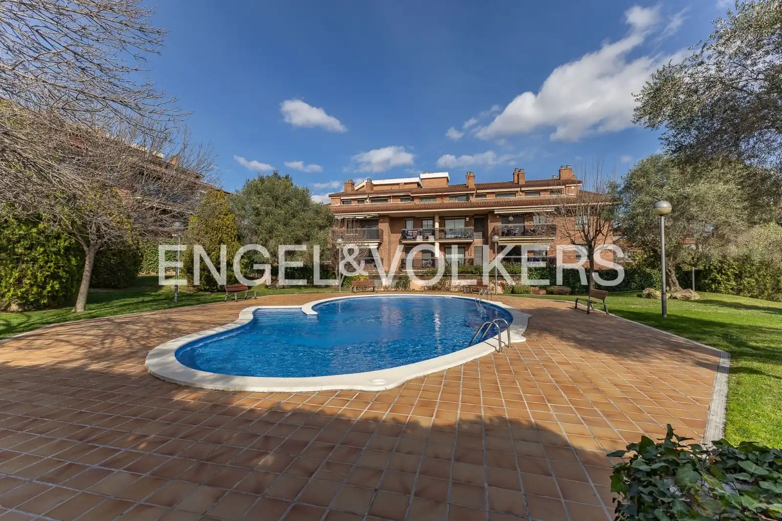 Swimming pool of Flat for sale in Sant Cugat del Vallès  with Heating, Private garden and Parquet flooring