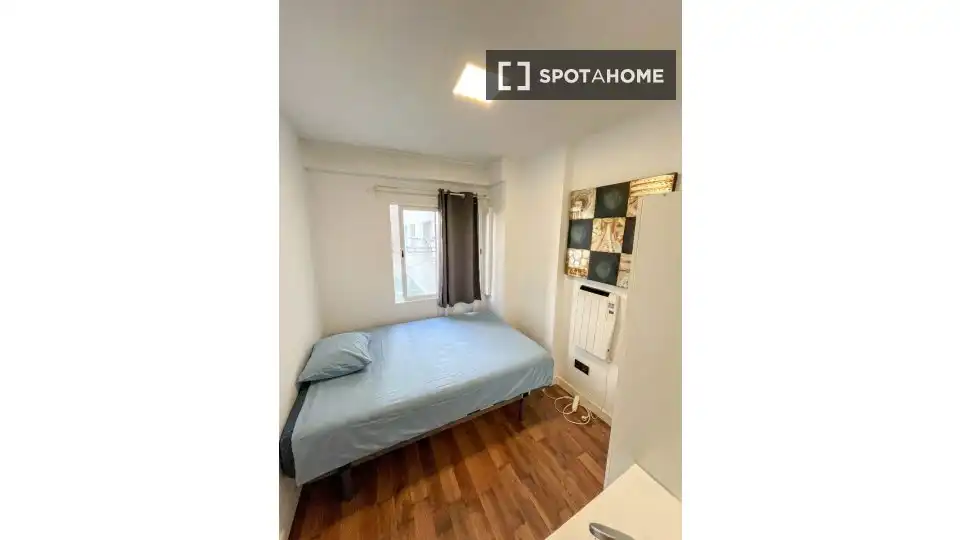 Bedroom of Flat for rent in Madrid  with Air Conditioner, Heating and Furnished