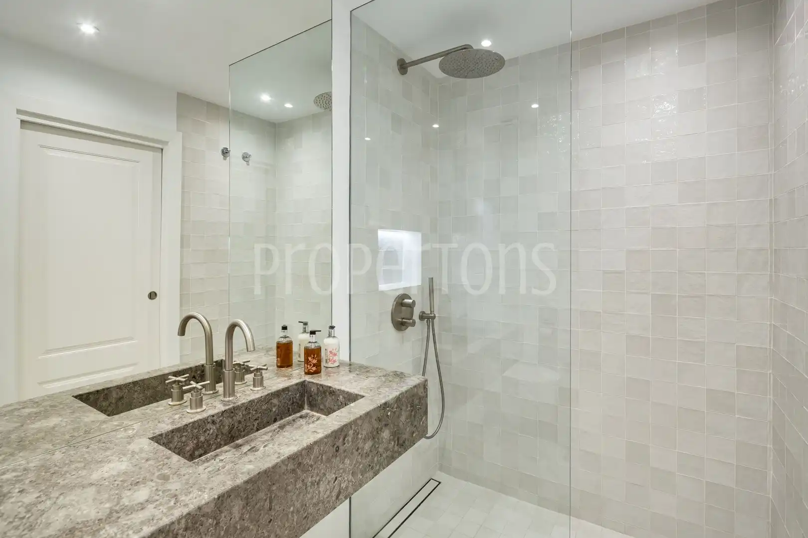 Bathroom of Flat for sale in Marbella