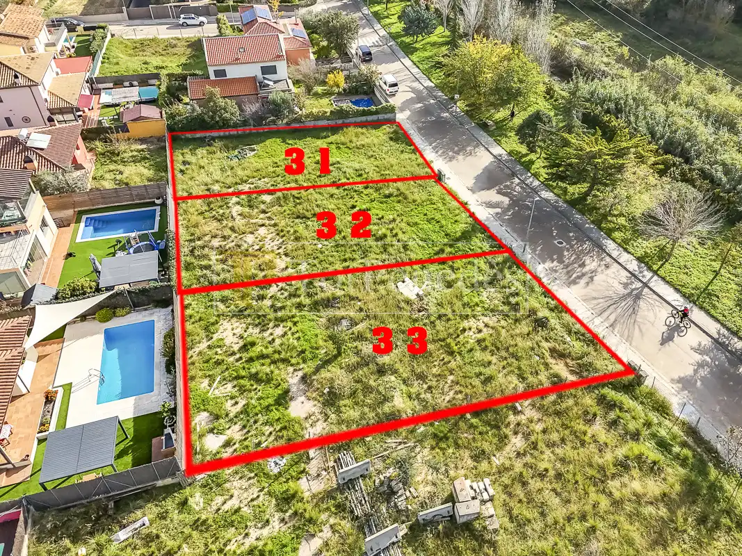 Terreny residencial en venda a Carrer Riera de les Anguiles