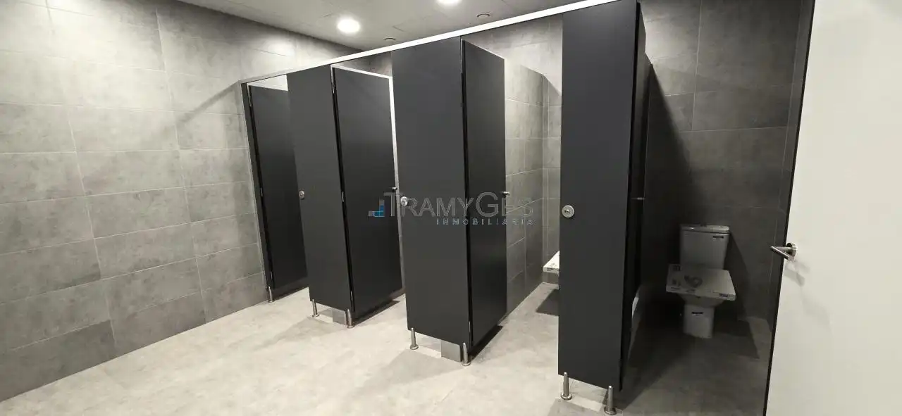 Badezimmer von Fabrikhallen zur Miete in Vigo 