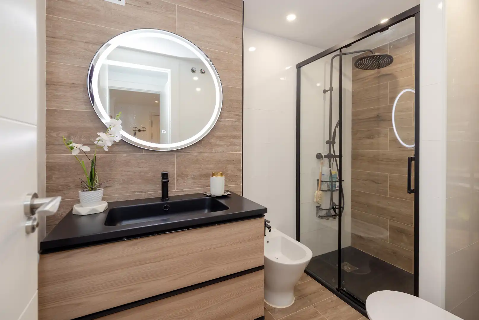 Bathroom of Ground floor for sale in Marbella  with Air Conditioner, Heating and Private garden