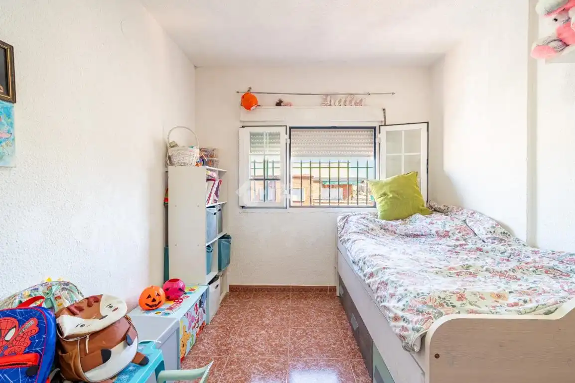 Bedroom of Flat for sale in Granada  with Air Conditioner, Heating and Terrace