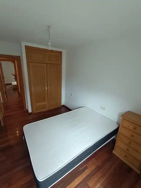 Bedroom of Flat for rent in Santiago de Compostela   with Heating, Furnished and Oven