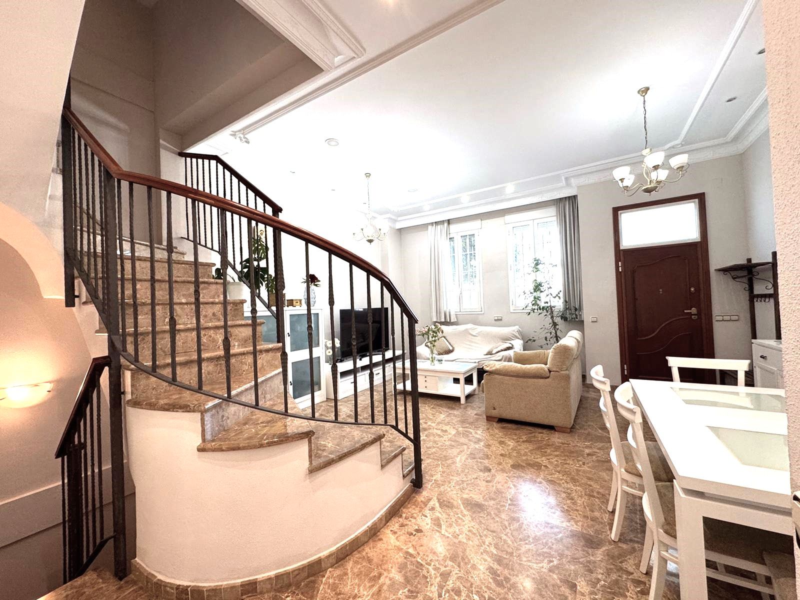 Single-family semi-detached for sale in  Valencia Capital  with Air Conditioner, Heating and Private garden
