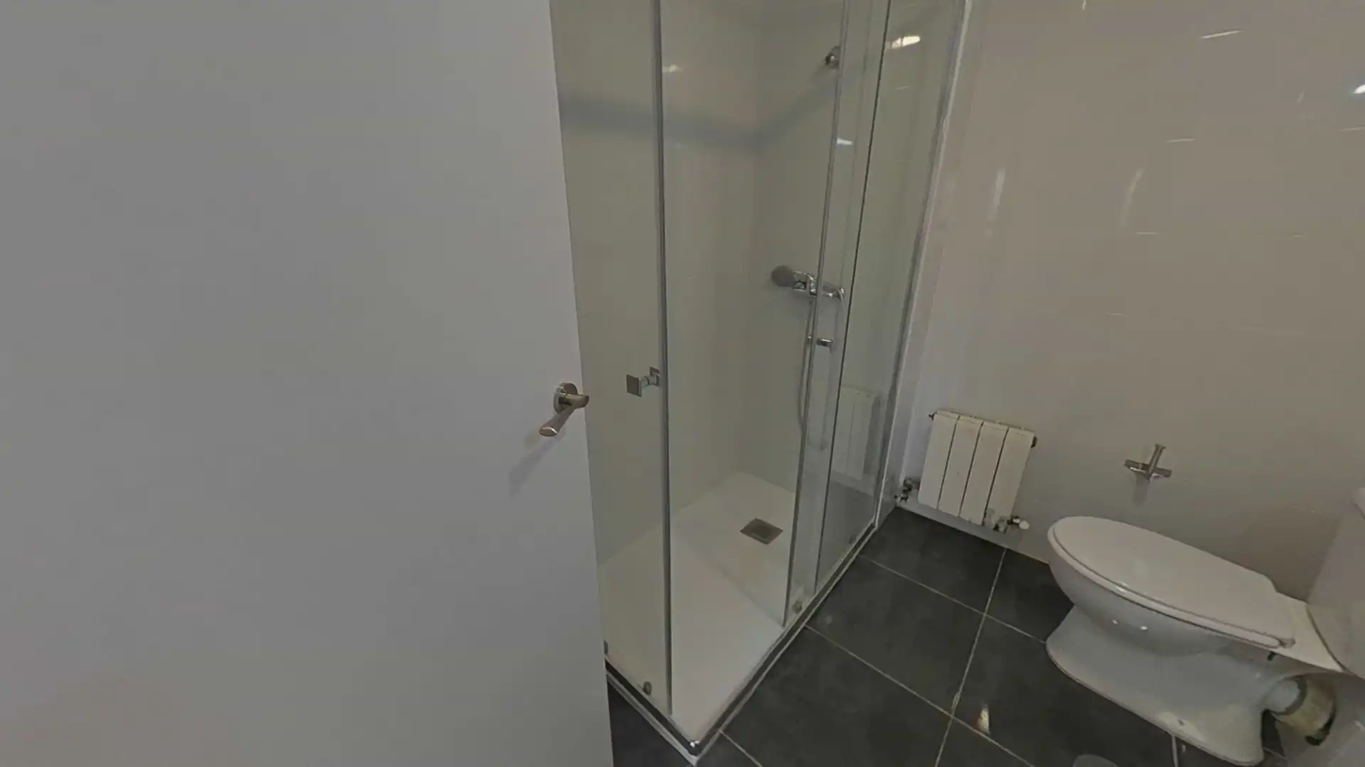 Bathroom of Flat for sale in Madrid