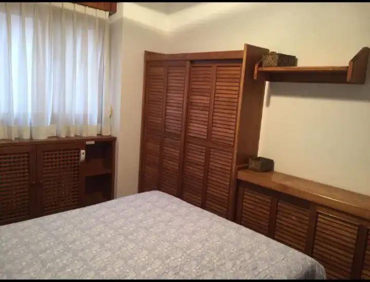 Dormitori de Apartament de lloguer en Gijón  amb Calefacció, Parquet i Moblat