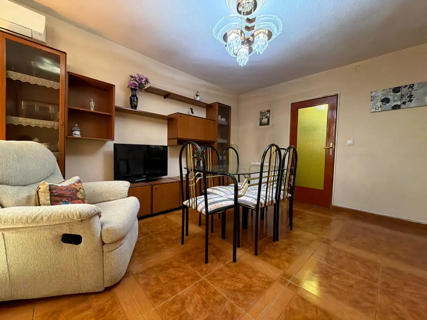Living room of Flat for sale in Madrid  with Air Conditioner, Heating and Furnished