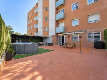 Pis amb ascensor en venda a Carrer de Girona