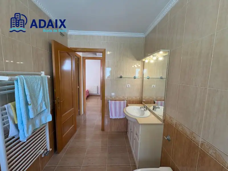 Bathroom of Houses for sale in Roda de Berà  with Air Conditioner, Heating and Terrace