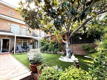 Adosado con piscina en venta en Passeig MARINA 91