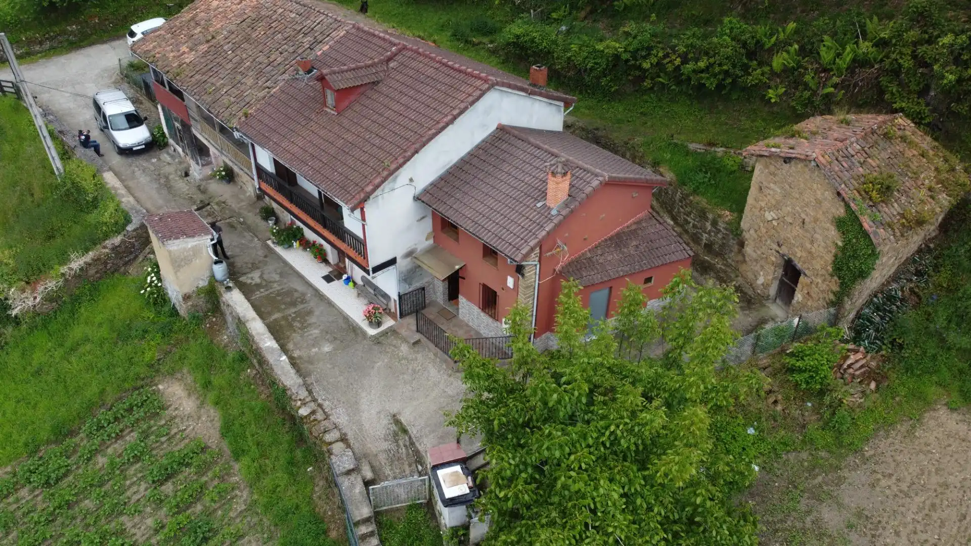 Vista exterior de Finca rústica en venda en San Martín del Rey Aurelio amb Calefacció