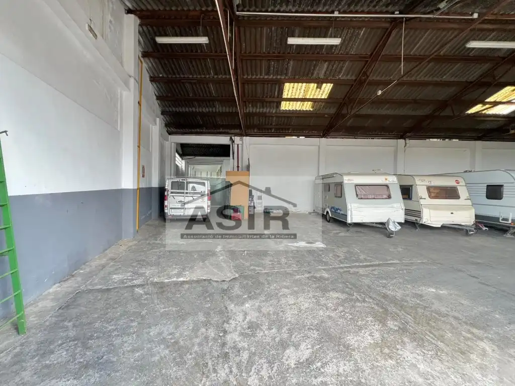 Vista exterior de Nave industrial en venta en Corbera