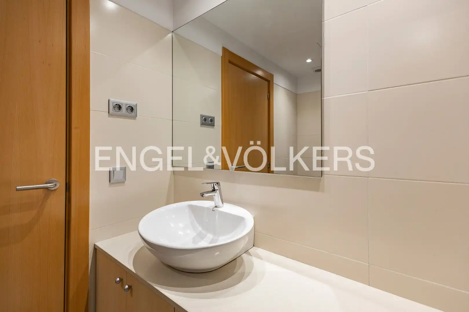 Bathroom of Apartments for sale in Sant Cugat del Vallès  with Air Conditioner, Heating and Private garden