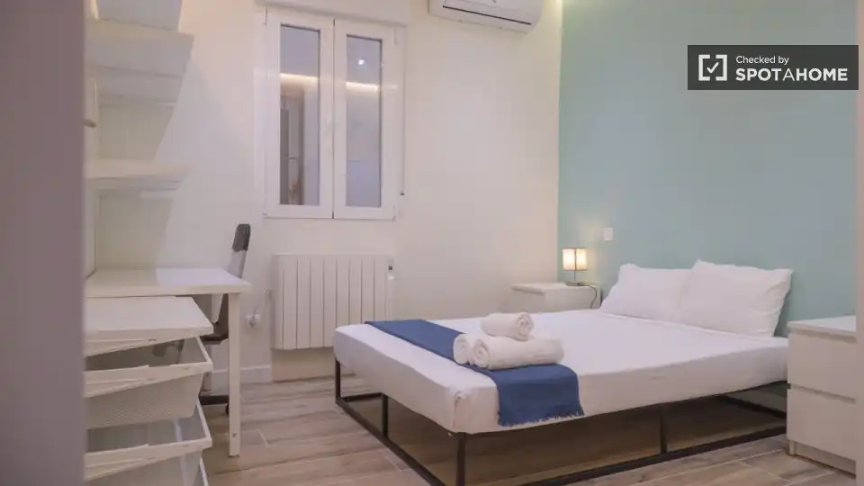 Bedroom of Flat for rent in Madrid  with Air Conditioner, Heating and Furnished