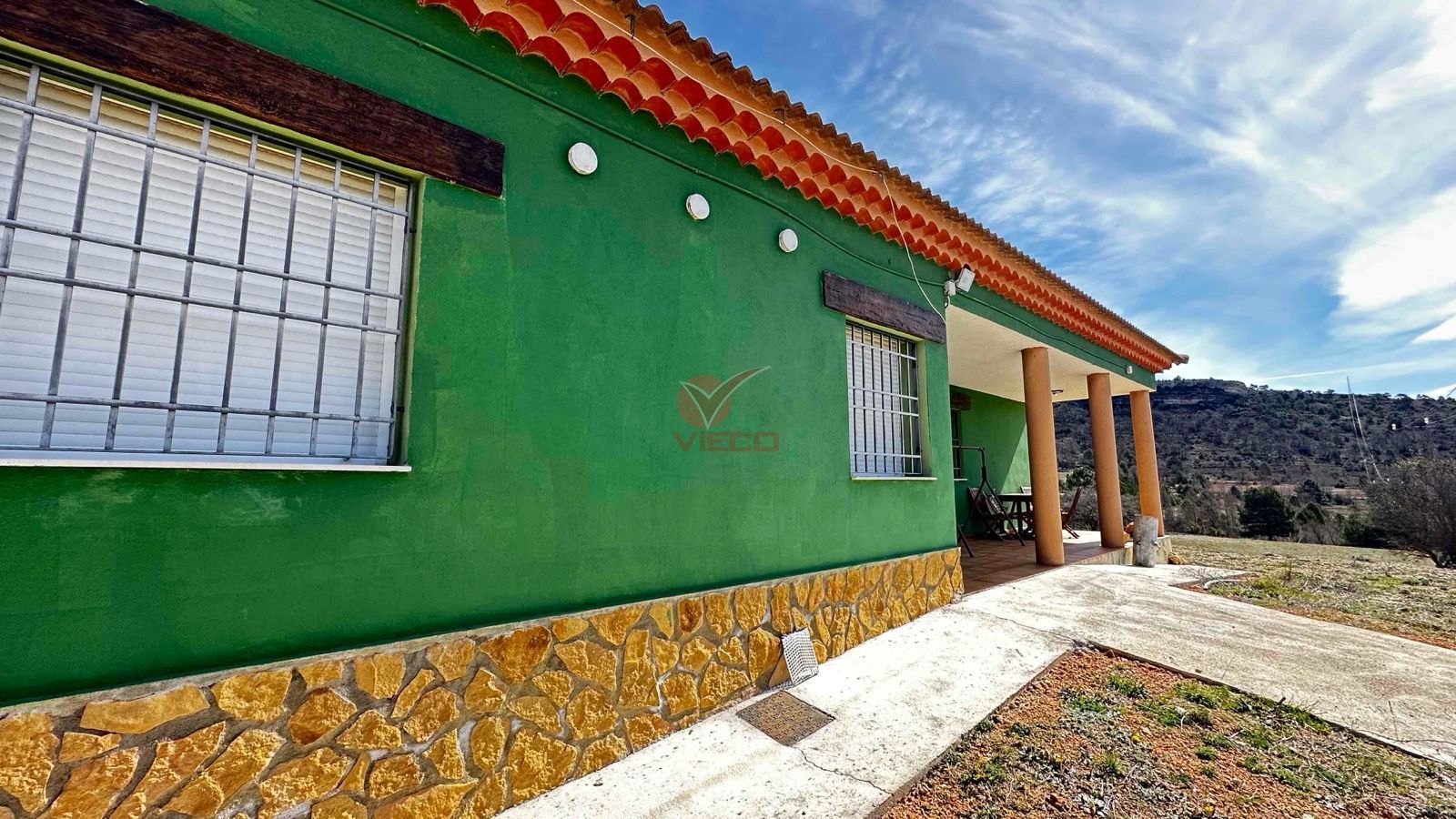 Vista exterior de Casa o xalet en venda en Campillos-Paravientos amb Calefacció, Terrassa i Traster