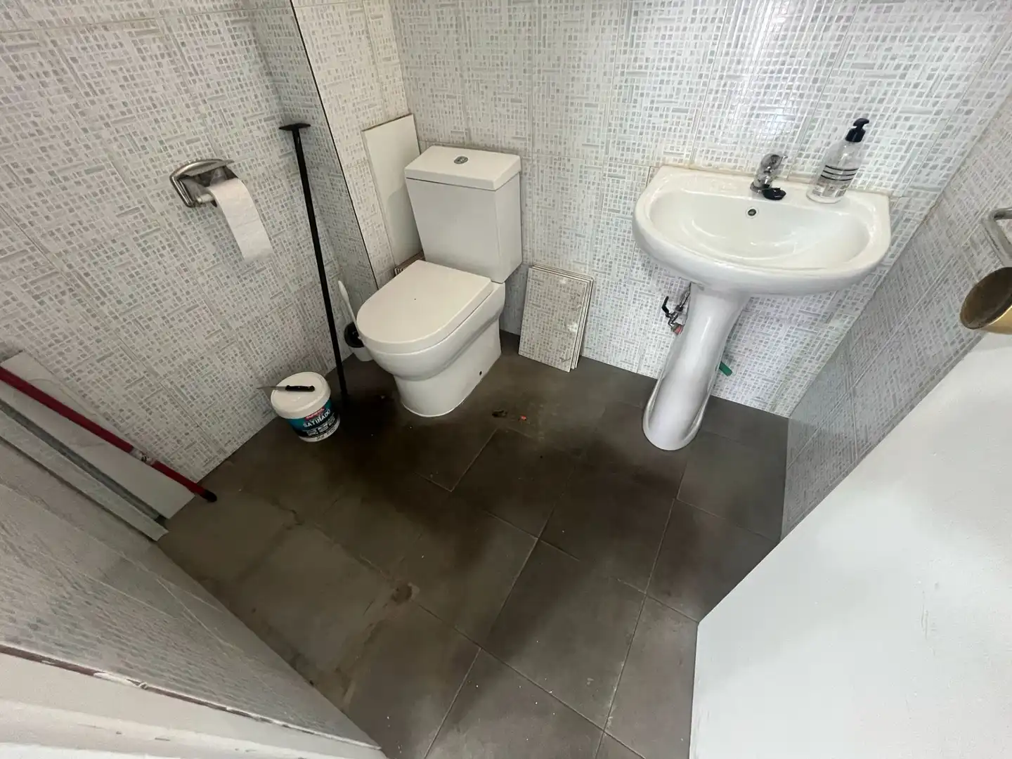 Baño de Local de alquiler en Zaragoza con Aire acondicionado y Parquet