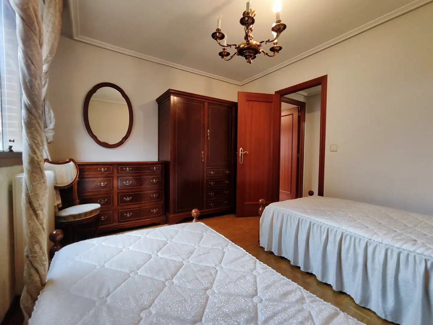 Habitación de Piso en venta en  Logroño con Calefacción, Parquet y Terraza