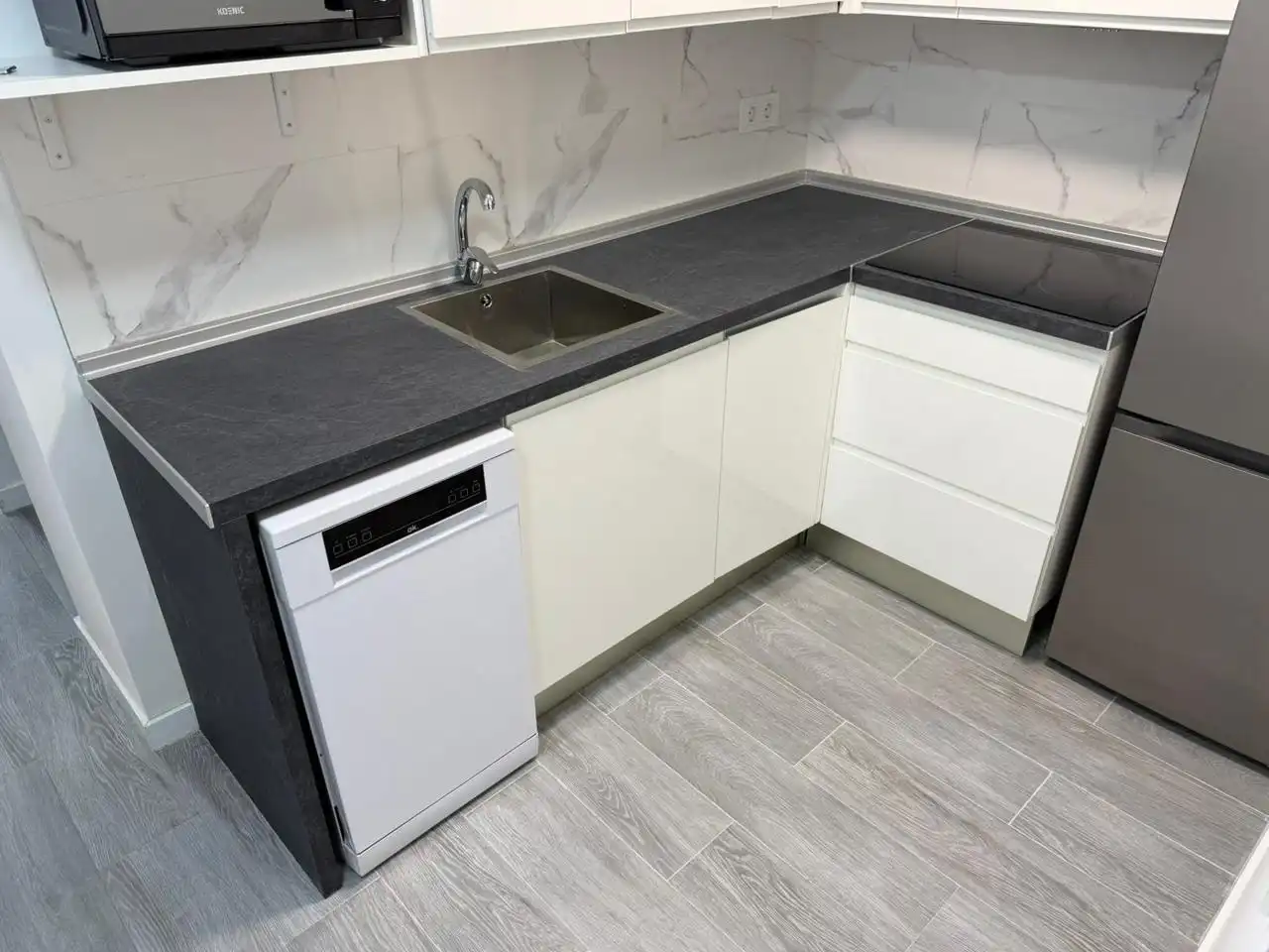 Cuina de Planta baixa de lloguer en Madrid amb Aire condicionat i Moblat