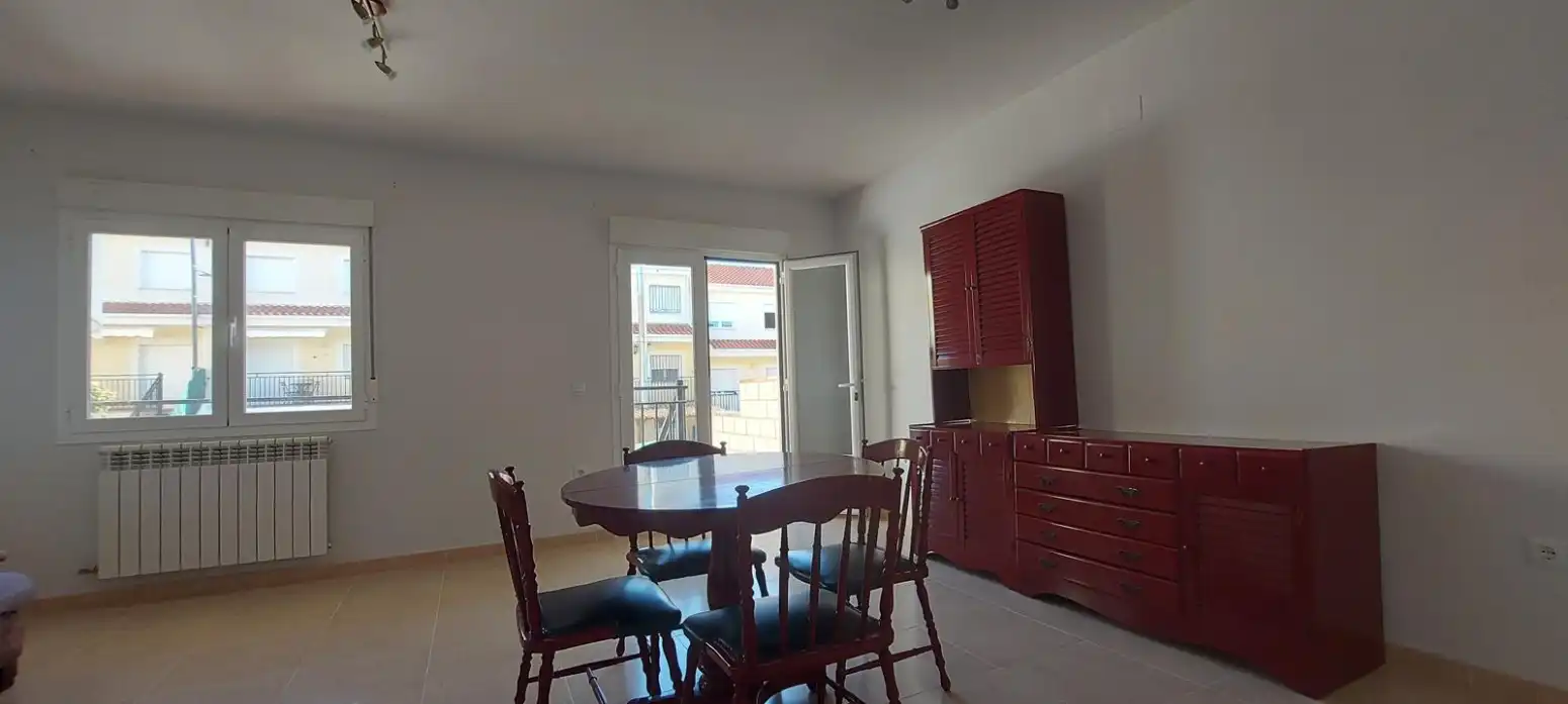 Esszimmer von Einfamilien-Reihenhaus zum Verkauf in Montalbo mit Heizung, Terrasse und Balkon