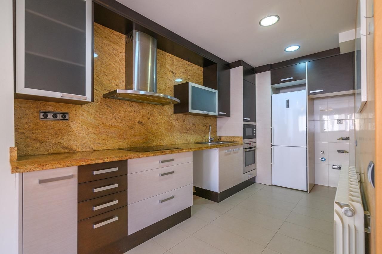 Kitchen of Flat for sale in Manresa  with Heating and Parquet flooring