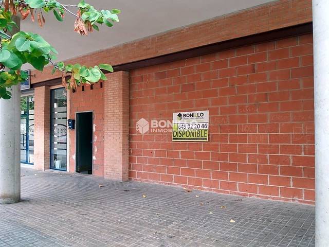 Local comercial en Alquiler en De Luis Buñuel en Ensanche - Fuenfresca