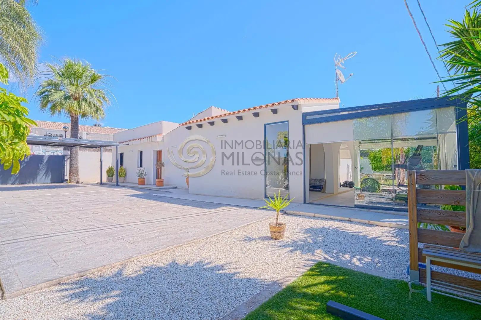 Vista exterior de Casa o chalet en venta en L'Alfàs del Pi con Aire acondicionado, Jardín privado y Terraza