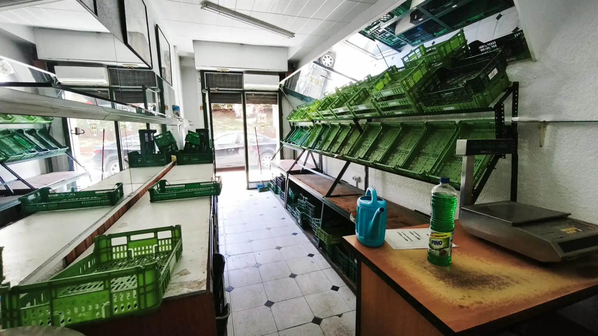 Local comercial en traspaso en Avinguda de les Corts Catalanes 14