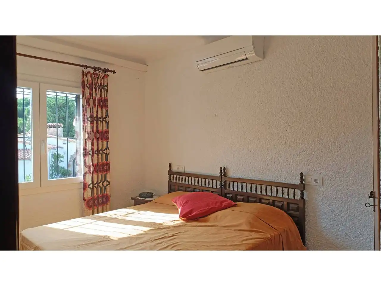 Dormitori de Casa o xalet en venda en L'Escala amb Aire condicionat, Jardí privat i Terrassa