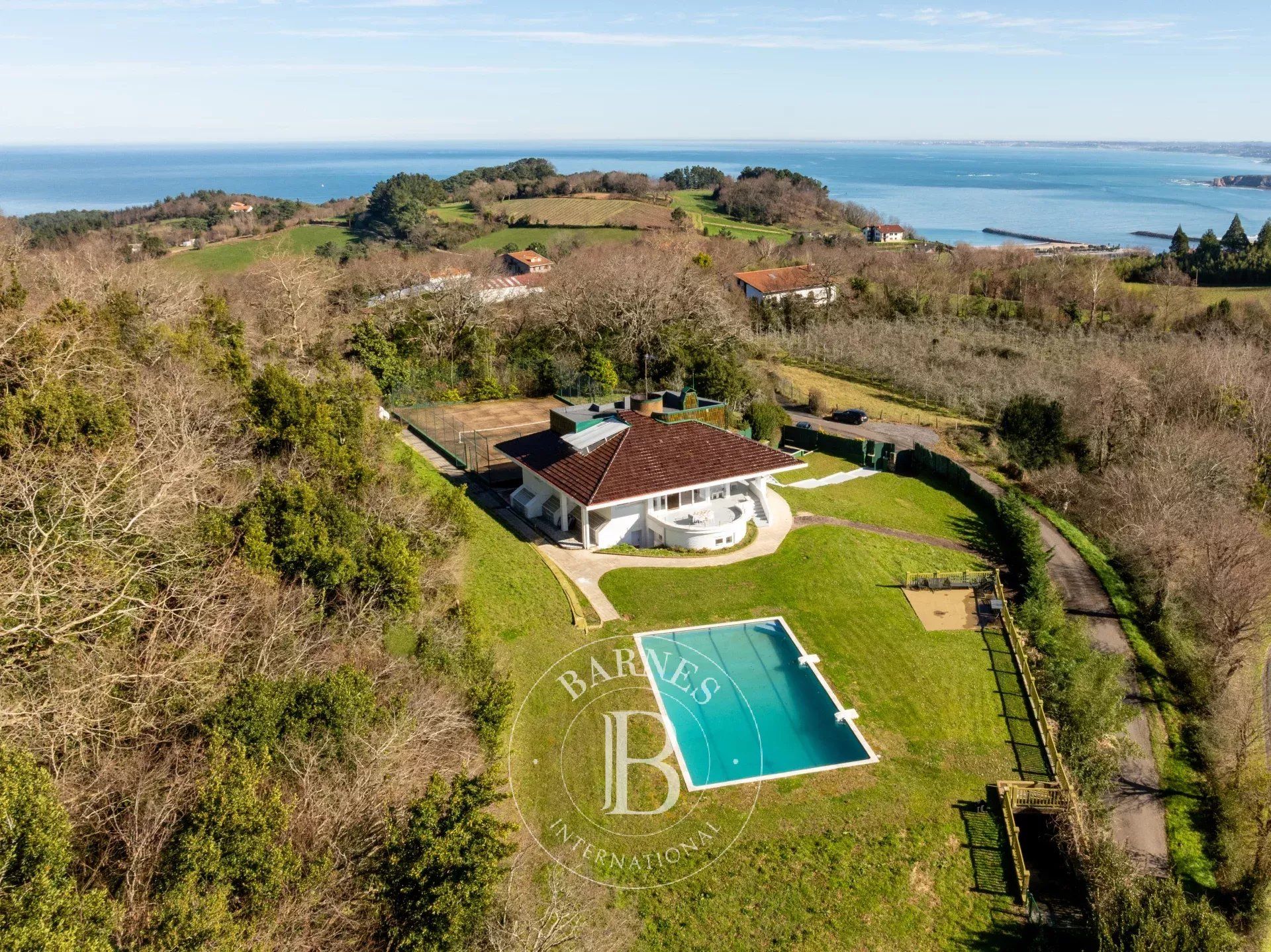 Vista exterior de Casa o xalet en venda en Hondarribia amb Calefacció i Piscina