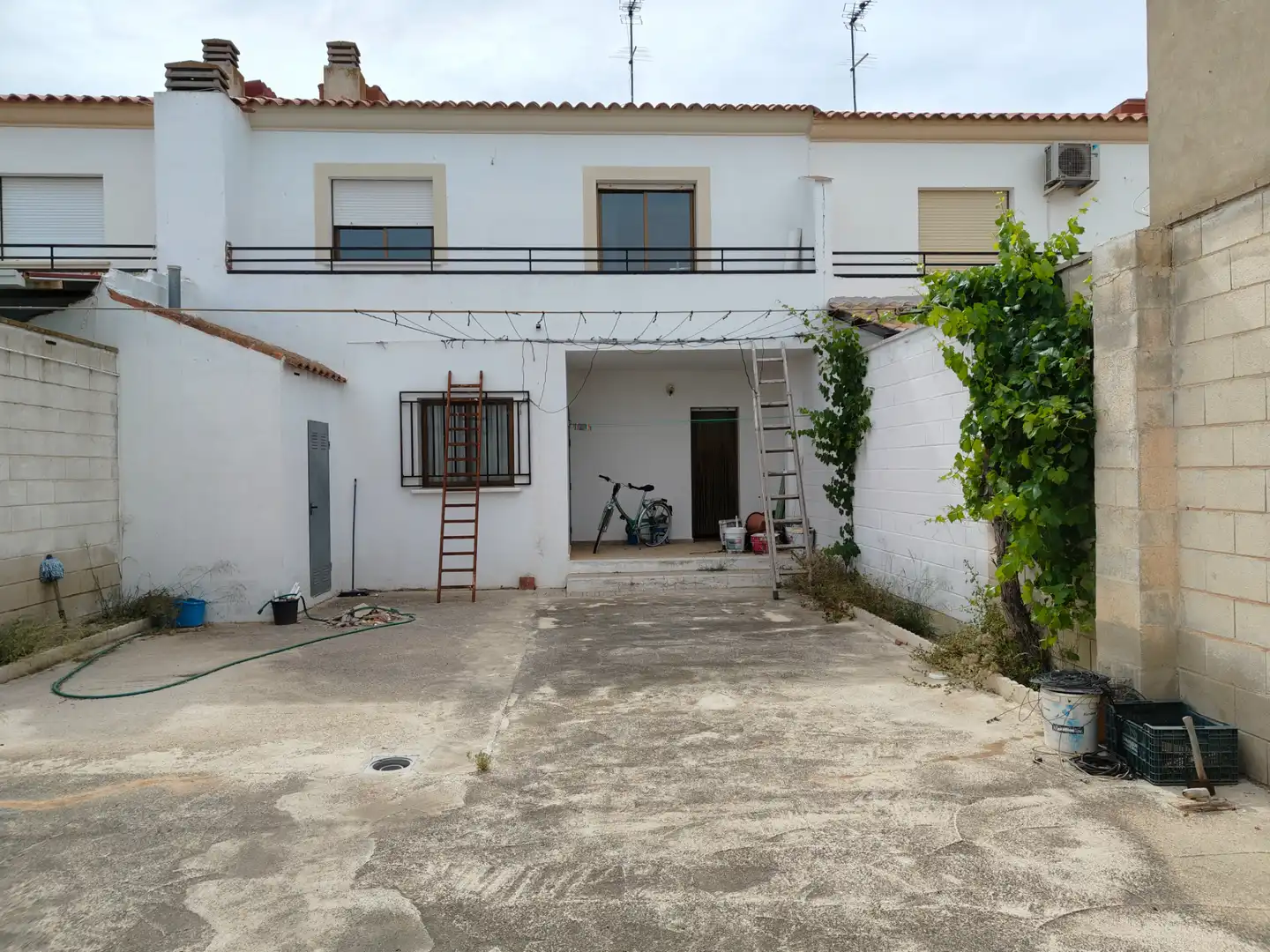 Vista exterior de Casa adosada en venta en Albacete con Calefacción, Amueblado y Balcón