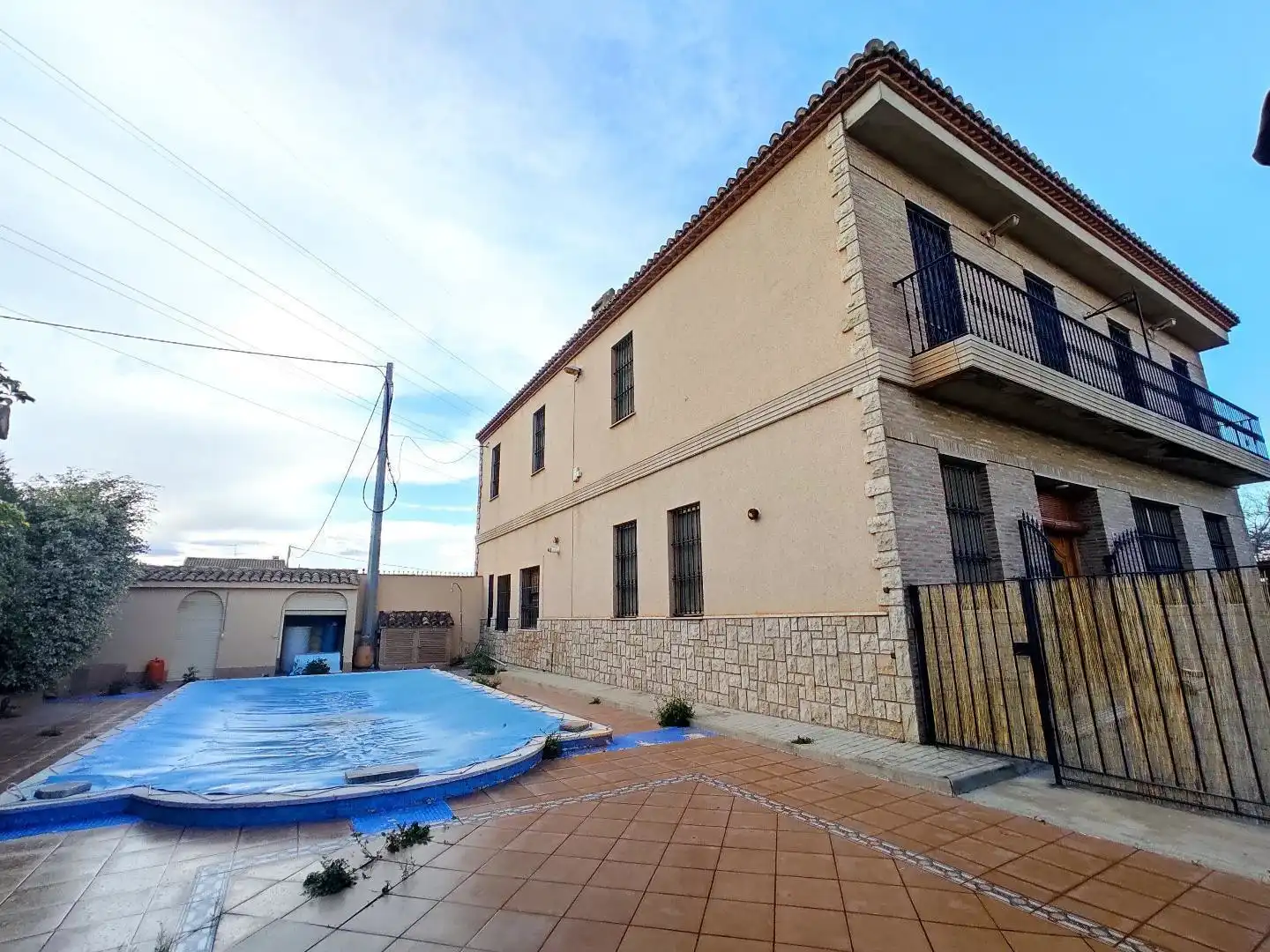 Vista exterior de Casa o xalet en venda en Alboraya amb Terrassa, Traster i Piscina